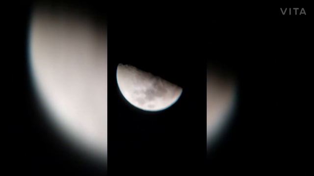 ZOOMING HALF MOON THROUGH F30070M TELESCOPE смотреть онлайн