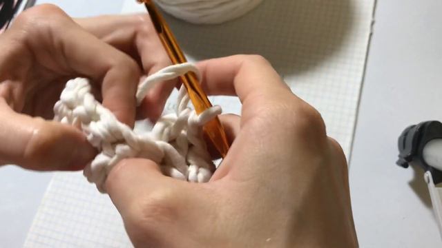 Вязание крючком для начинающих. Рельефные столбики. Резинка крючком. Манжета крючком.