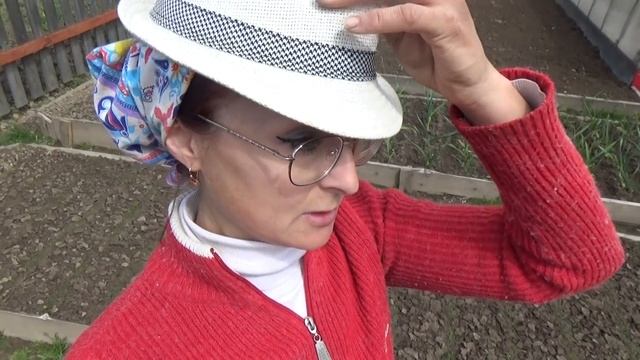 6 соток 15 мая. Высадила арбузы и дыни в грунт под пленку... Борьба с одуванчиками... смотреть онлайн