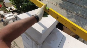 Кладка угловых блоков. Каретка для газоблока.