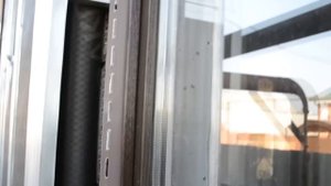 Сайдинг и фасадные панели в Краснодаре.. Монтаж откосов на окна из околооконного винилового профиля