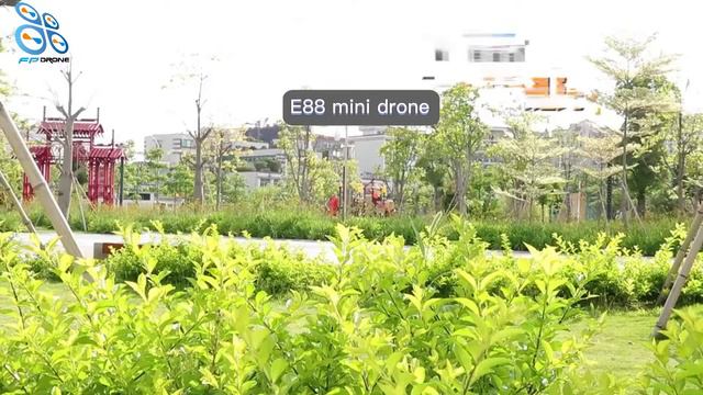 2022 New E88 mini drone wifi fpv rc drone 4k camera. смотреть онлайн