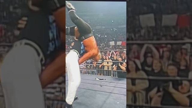 Karl Malone bodyslams Hulk Hogan. #karlmalone #hollywoodhulkhogan #wcw