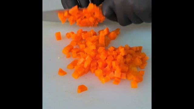 Салат Оливье такой подача украсить любой праздничный стол... смотреть онлайн