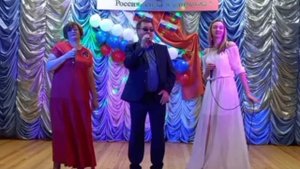 Вокальное трио с песней "Роза белая, роза алая"