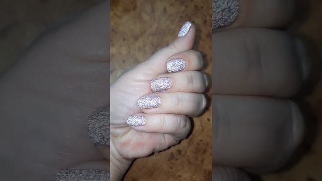 Накрасить ногти самой себе??Светоотражающий гель лак/тренд в маникюре 2022 смотреть онлайн