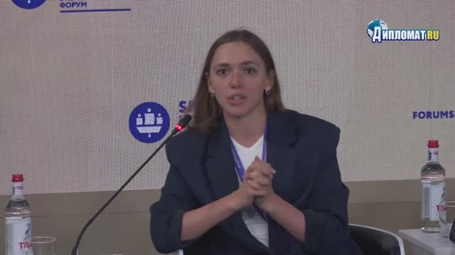 Разуеваева: Нам говорили, не надо смотреть внутрь себя. Поиск нужен во вне, лишая нас уникальности