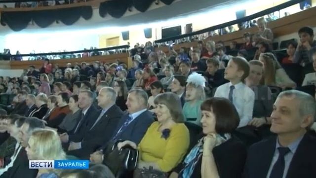 На ёлку к ребятам пришел глава Курганской области Вадим Шумков