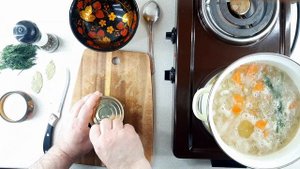 Как сварить рыбный суп из сайры (консервированной)