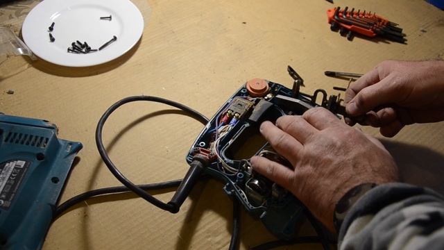 Как разобрать электролобзик MAKITA 4329 смотреть онлайн