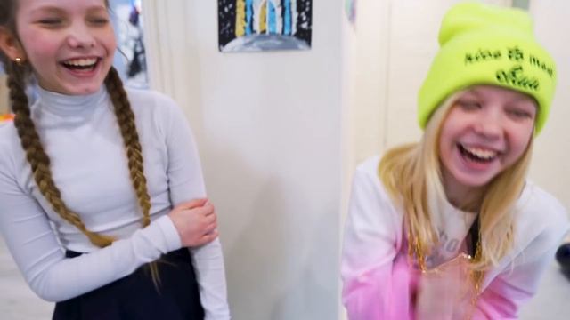 Новенькая ПОДРУЖКА Рости в школе? - Мы семья скетчи смотреть онлайн