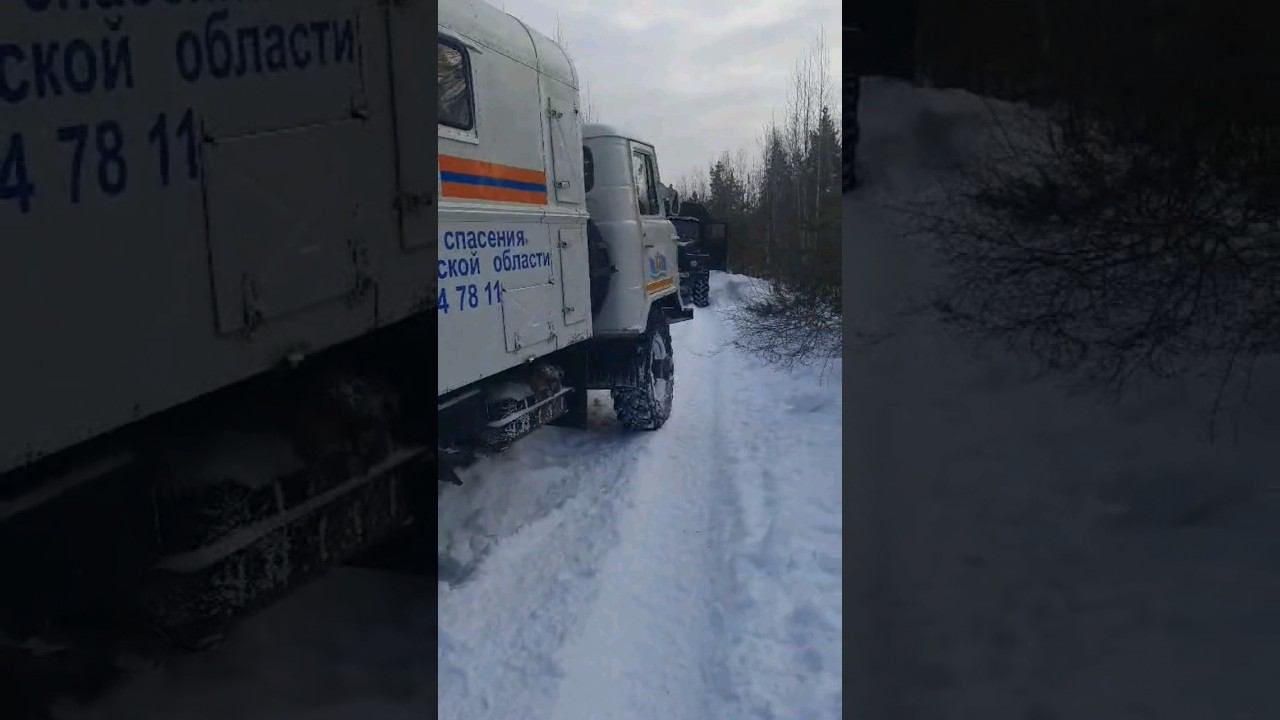Урал 4320 вытаскивает ГАЗ 66 из снежных сугробов #газ66 #бездорожье #урал4320 смотреть онлайн