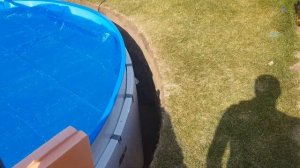 8 июля 2021 г. Засыпаем круглый бассейн после утепления.