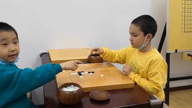 Китайские облавные шашки Вэйци ( в России известны под названием Го) смотреть онлайн