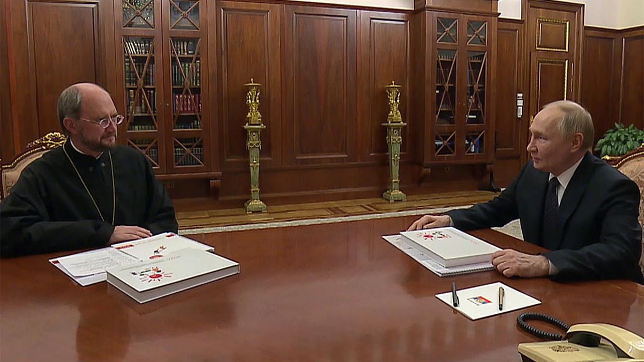 Владимир Путин встретился с руководителем фонда "Круг добра" Александром Ткаченко