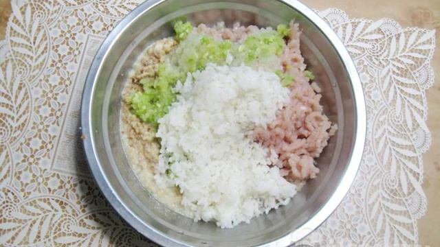 Голубцы с курицей в томатном соусе