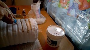 Цветочный горшок из пластиковой бутылки .