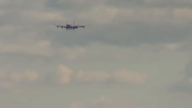 China Airlines Boeing 747 landing at JFK (filmed with telescope) by jonfromqueens смотреть онлайн