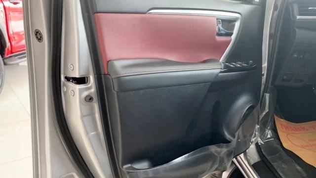 TOYOTA FORTUNER 2.8 LTD 4x4 AT | Silver Metallic - Attitude Black Mica смотреть онлайн