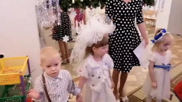 Новый год во второй младшей группе "Кнопочки" смотреть онлайн