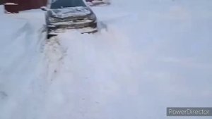 Volkswagen polo sedan в снегу бездорожье на легковом авто лёгкий офроуд