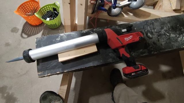 аккумуляторный пистолет для герметика mikwaukee. миниобзор смотреть онлайн