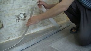 Настелил линолеум на пол из OSB(ОСП)/Прикрутил плинтус/Ремонт в "хрущёвке".