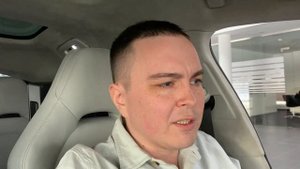 Зашел в салон Porsche, увидел свою мечту и цены... Сколько стоят 911, Cayenne, Panamera и Macan