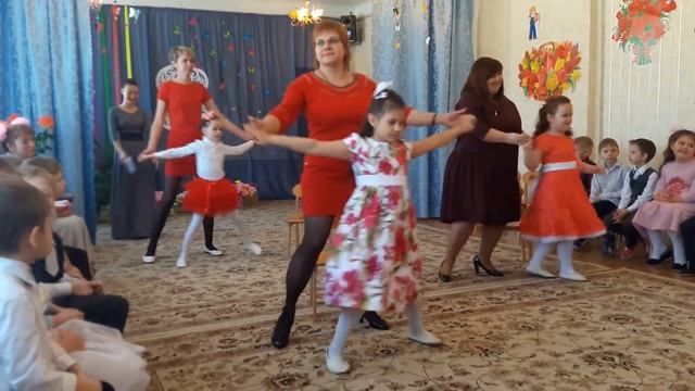 "Танец с мамами"