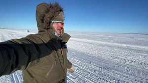 Первый выезд и сразу ловим! Зимняя рыбалка на корюшку в Октябрьском на Камчатке