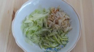 Салат с редькой и луком