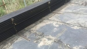 Обработка льняным маслом обожжённой доски .