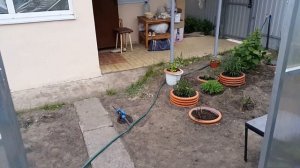 Автополив на даче своими руками из бака с помощью дешёвого/маломощного насосика.