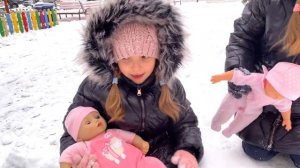 Играем в куклы Беби Бон и Аннабель на каникулах зимой Ксения и Арина как Мама