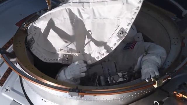 Чуть юмора. Не так просто вернуться на МКС после выхода в космос (июнь 2018) смотреть онлайн