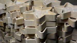 Очень красивые елочные игрушки из дерева