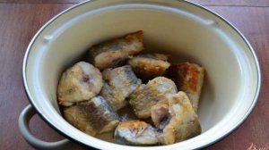 Хек тушеный с луком и морковью