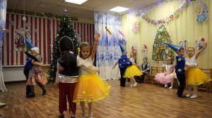 "Звездная страна" танец Новый Год старшая группа