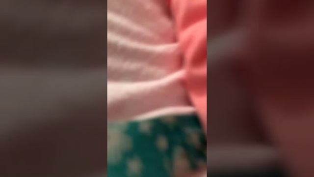 Organic coconut oil on baby’s hair смотреть онлайн