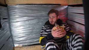 ТЮРЬМА 100 СЛОЕВ СКОТЧА - Выбери ПРАВИЛЬНЫЙ БАТОН чтобы СБЕЖАТЬ