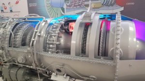 Макет авиационного двигателя Ал-55 выполнен в разрезе масштаб 1:1