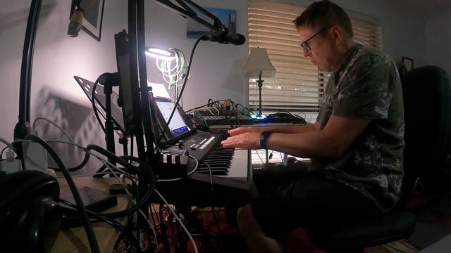 Roland E-X10 Session Band Jazz 300 app 2 смотреть онлайн