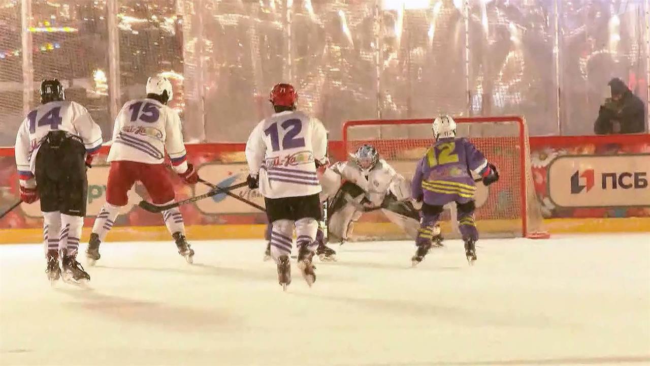 ГУМ-Каток на Красной площади принимает важный товарищеский матч