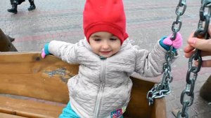 Little Marina катается на качелях, гуляем по дому гномов ПЕРВЫЙ РАЗ катаемся на коньках Ёлка Латвия