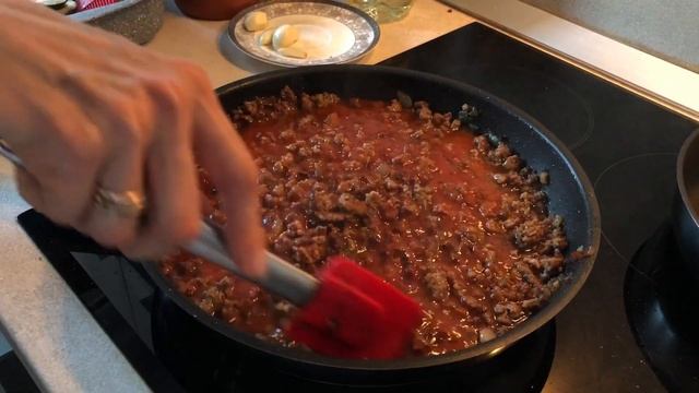 КАК ВКУСНО ПРИГОТОВИТЬ БАКЛАЖАНЫ // МУСАКА// НЕЖНЕЙШЕЕ ВКУСНЮЩЕЕ БЛЮДО смотреть онлайн