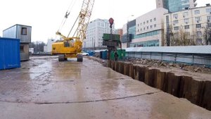 Погружение шпунта Ларсена. ТПУ Авиамоторная. Москва.