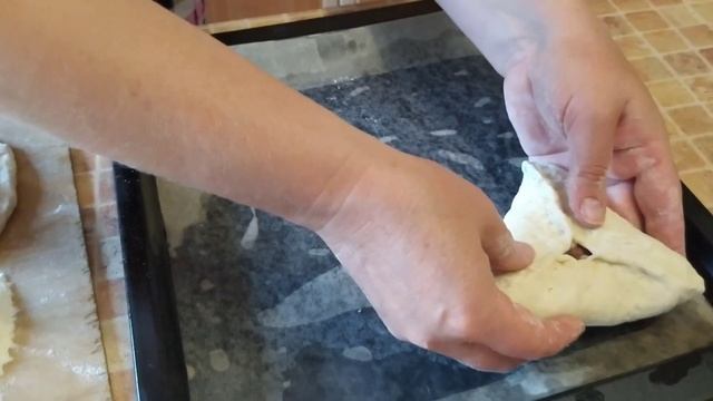 МУЖ КРАСИТ ЛАВОЧКУ?ПЕКУ БЕЛЯШИ и МИНИ-ПИРОГИ в ДУХОВКЕ? смотреть онлайн