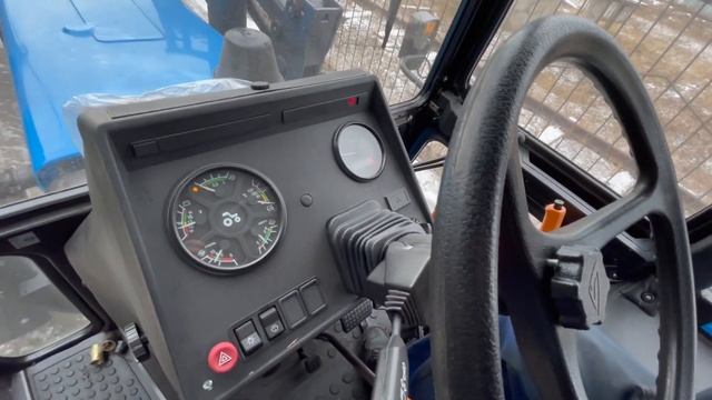 Трактор Беларус 82.1 фронтальный погрузчик TURS 1000, джойстик, челюстной ковш, щетка МК7 с поливо смотреть онлайн