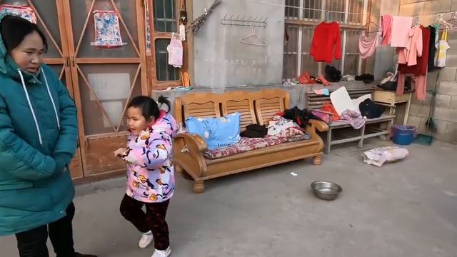 奶奶做的羊杂汤出锅了，4岁孙女为何大发雷霆，众人却都不敢吱声 смотреть онлайн