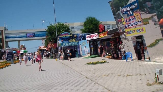 Анапа 10 июня. Жара. Идём к морю от Администрации! Афрокосички. Жалко животных ! смотреть онлайн